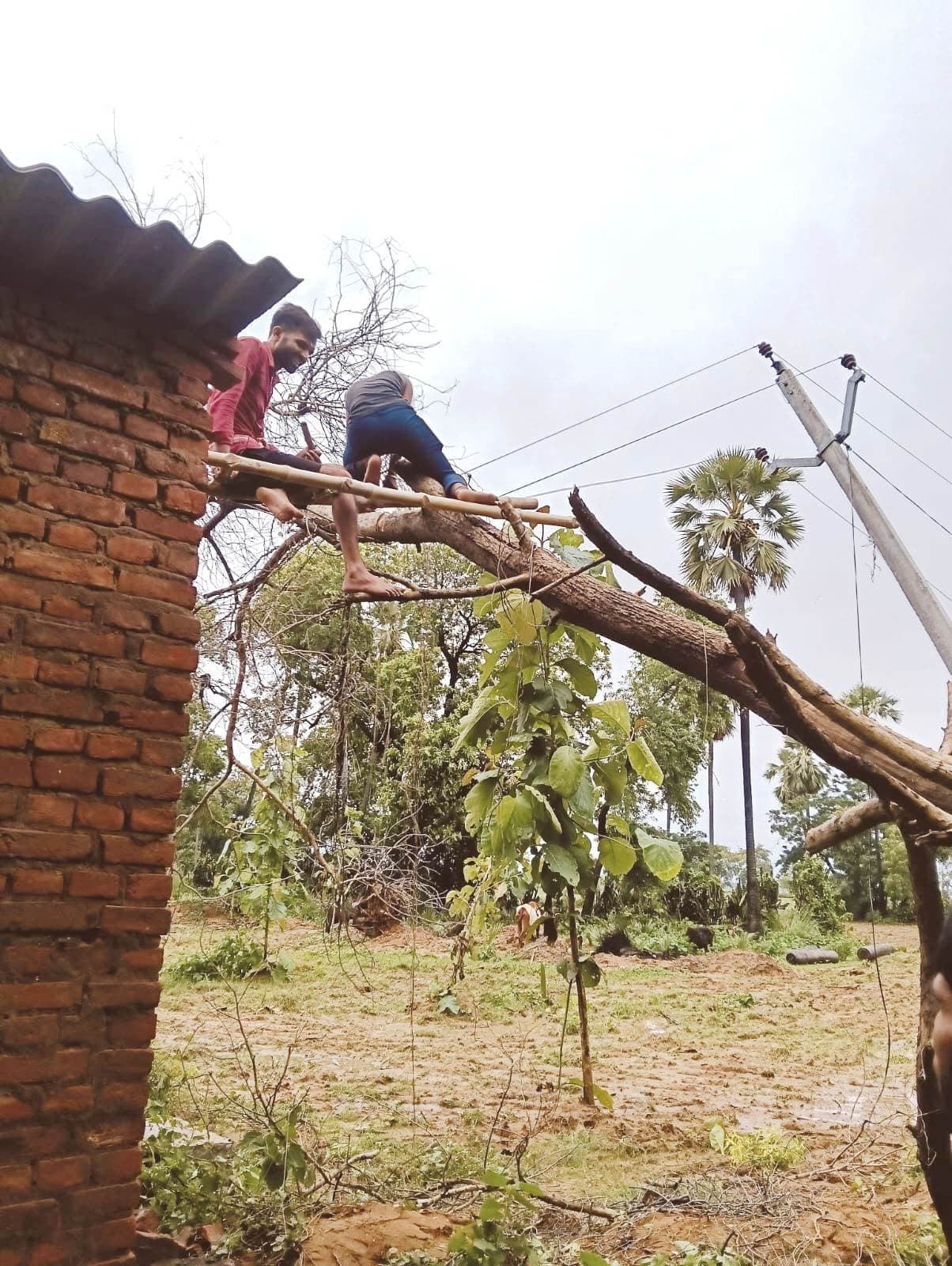 14 घंटे बिजली आपूर्ति रही ठप