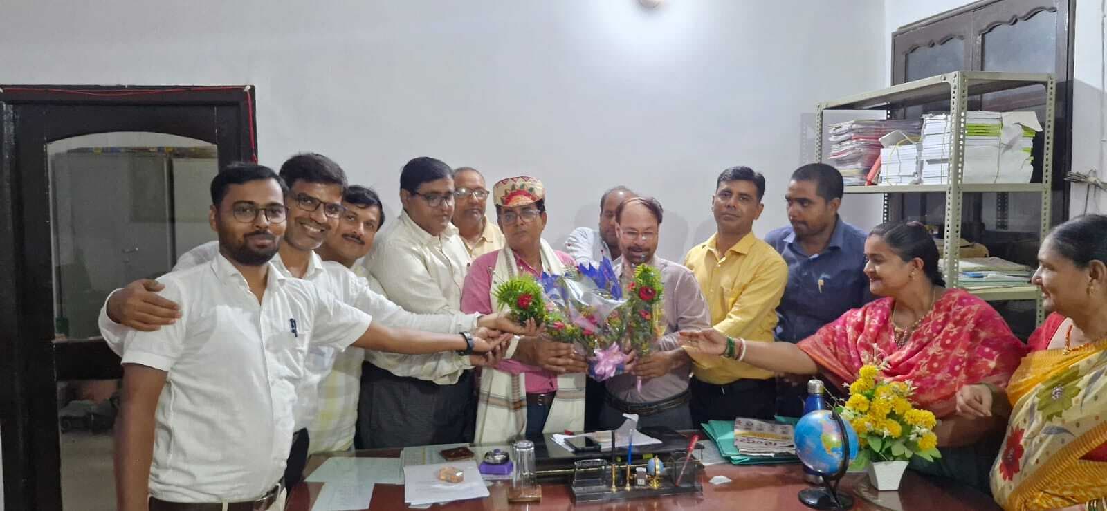 Darbhanga News: नवनियुक्त शिक्षा संकायाध्यक्ष प्रो. शशिभूषण को किया गया सम्मानित