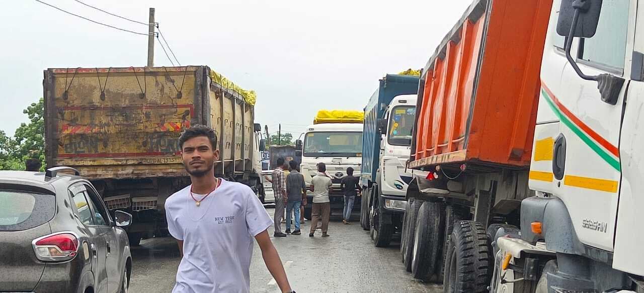 बाइपास निर्माण कंपनी की मनमानी से एनएच पर लग रहा जाम