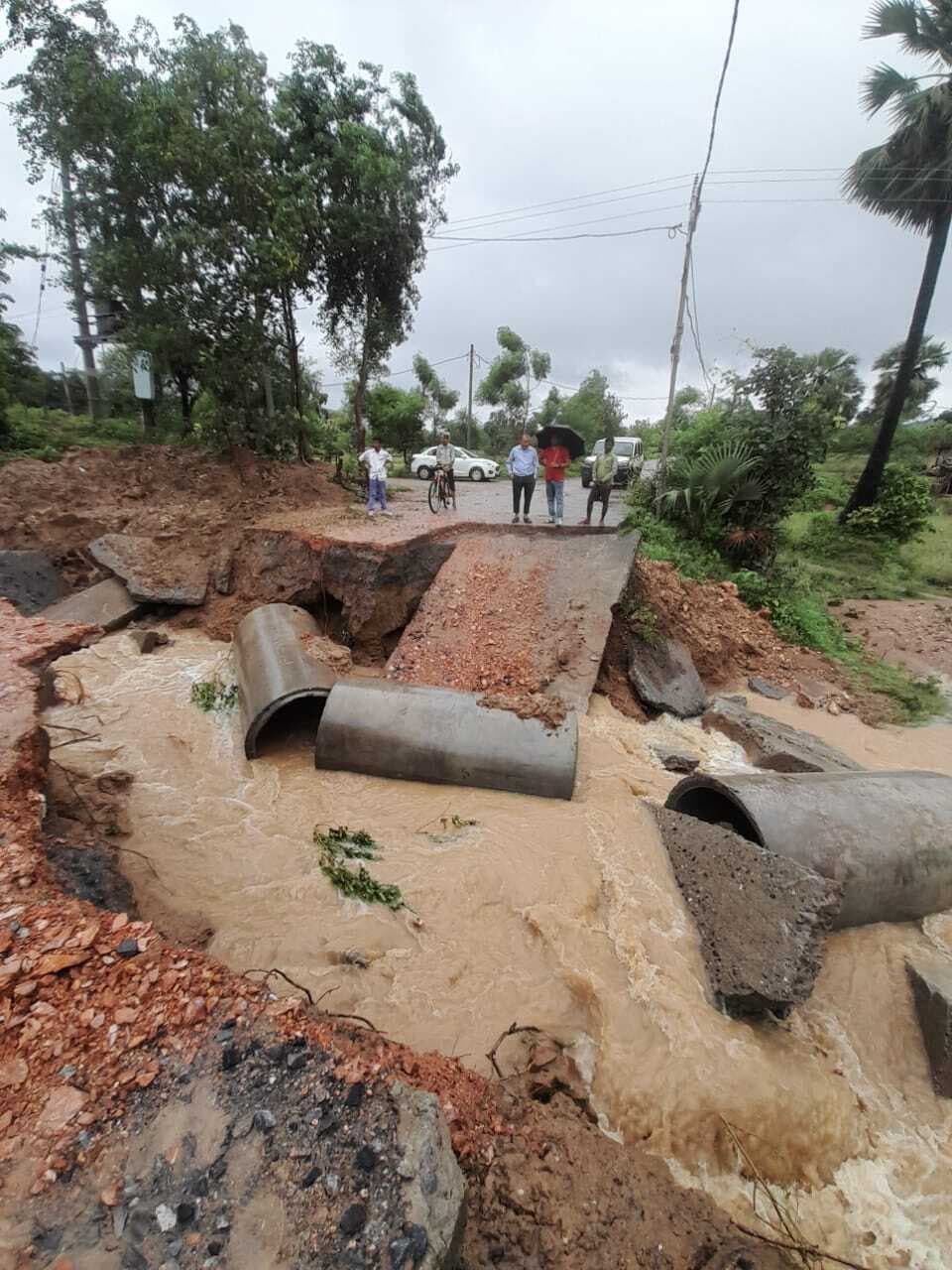 बारिश ने कई घरों को किया जमींदोज