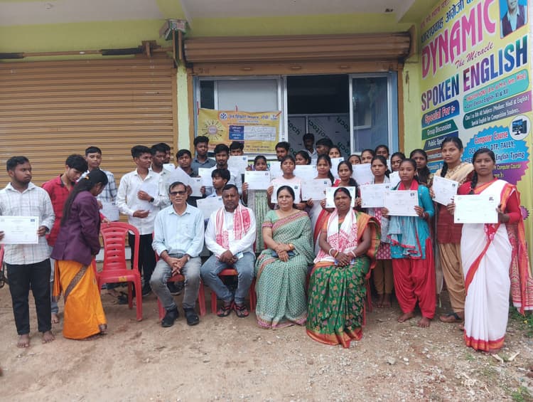 जन शिक्षण संस्थान ने प्रमाण पत्र वितरित किया