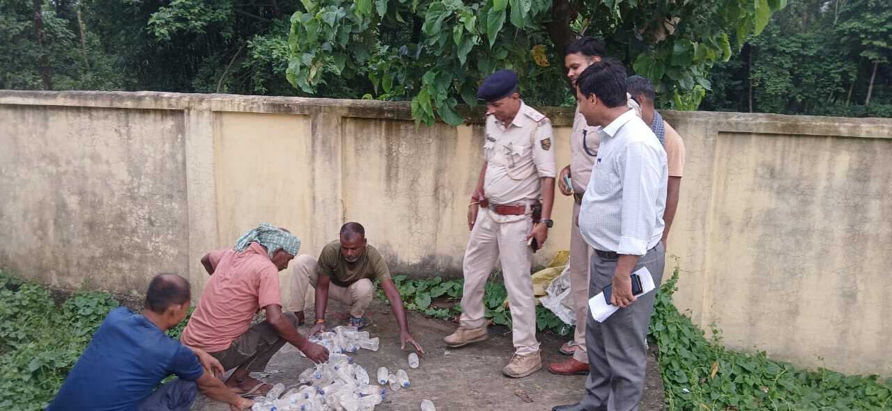 607 लीटर नेपाली देसी व विदेशी शराब काे किया नष्ट