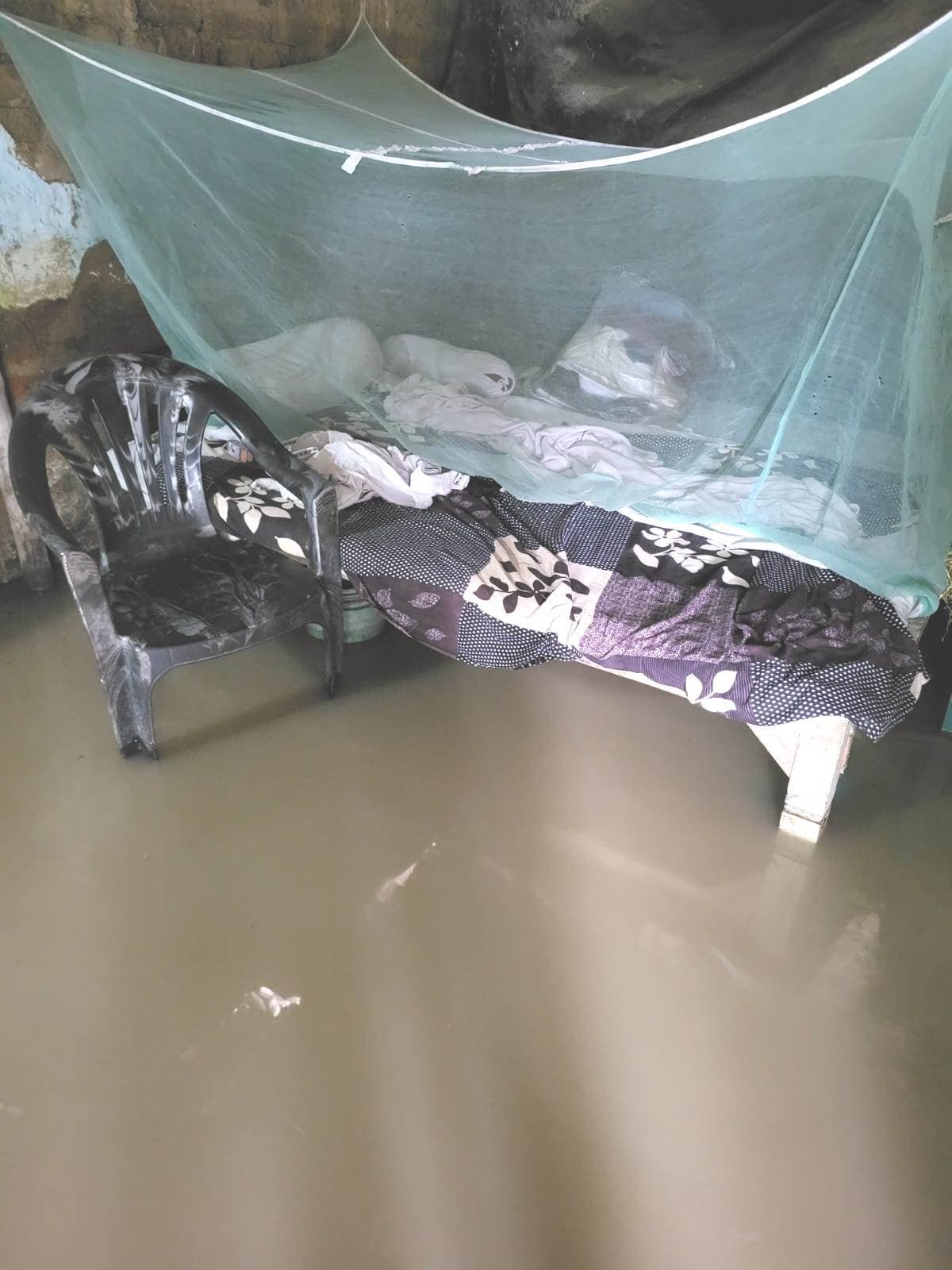 उत्तर कोयल नहर के कर्मा बसंतपुर कैनाल का तटबंध टूटा