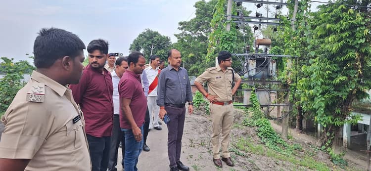 बाढ़ से सुरक्षा को लेकर प्रशासन पूरी तरह सतर्क, सभी तटबंध सुरक्षित : डीएम