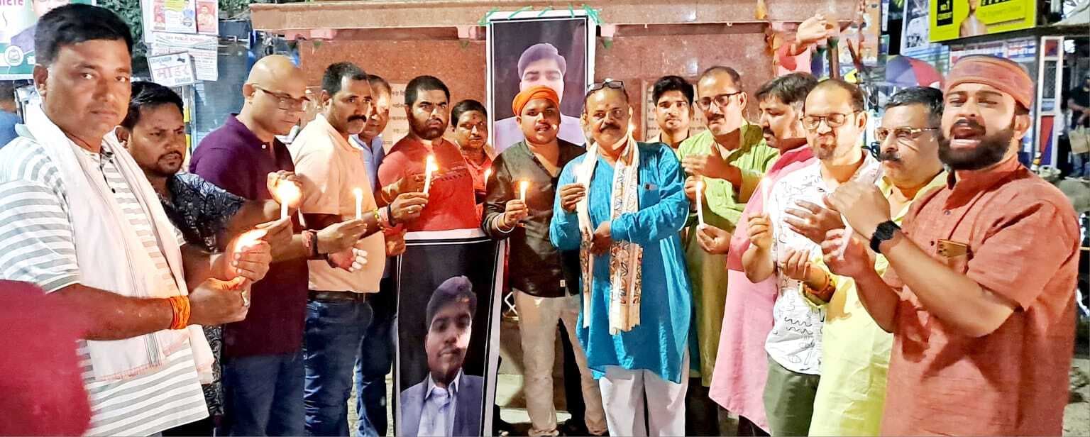 Darbhanga News: पटना में कारोबारी की हत्या के खिलाफ फेडरेशन ने निकाला कैंडल मार्च