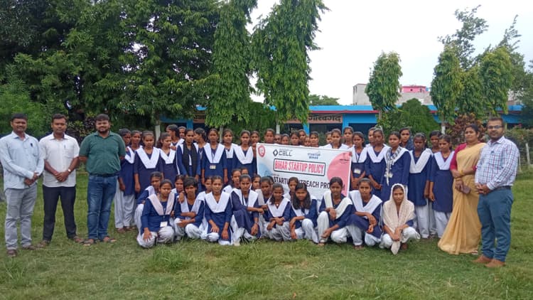 हजारी उमावि में बिहार आइडिया फेस्टिवल व उद्यमिता पर जागरूकता कार्यक्रम आयोजित