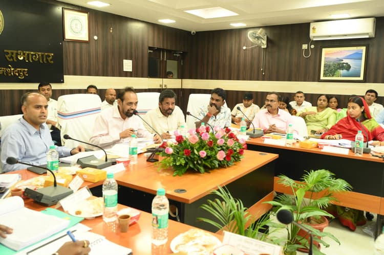 Jamshedpur news. ग्रामीण क्षेत्रों में बगैर नक्शा पास नहीं होगा निर्माण कार्य, प्लॉटिंग की जांच कर कार्रवाई के आदेश