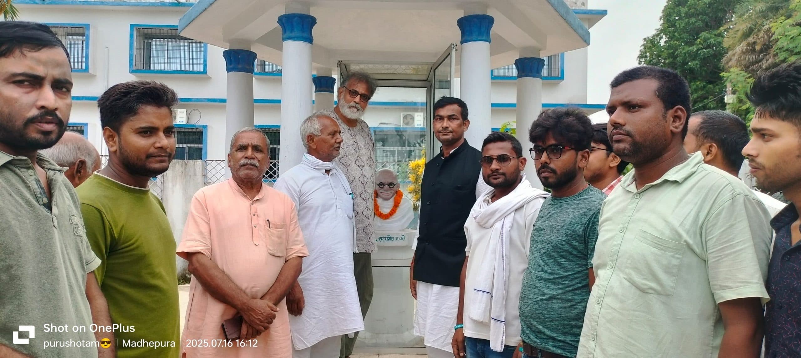 लोगों की परेशानी नहीं हुई कम- तुषार गांधी