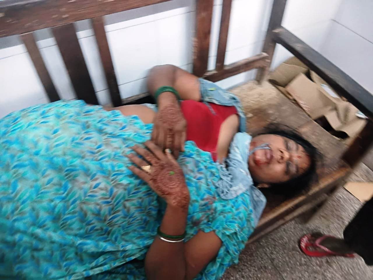 किशोर की मौत, तीन जख्मी