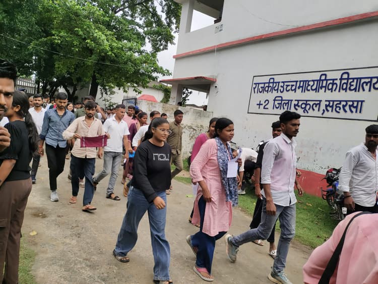 जिला मुख्यालय के 12 केंद्रों पर शांतिपूर्ण हुई सिपाही भर्ती लिखित परीक्षा