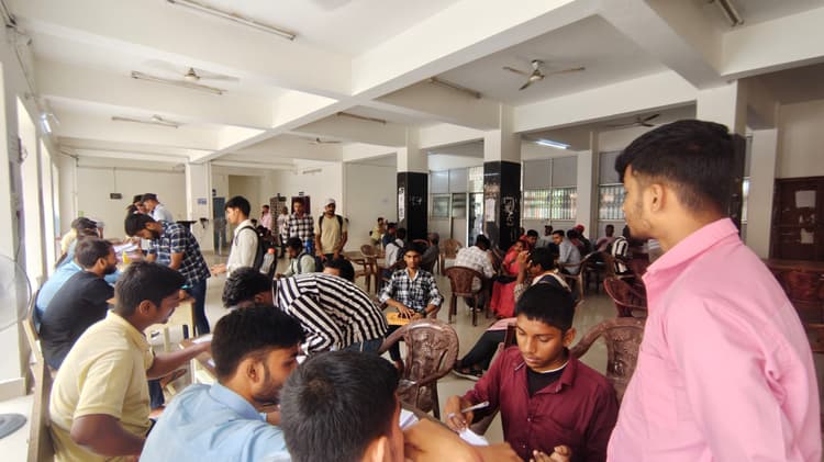 पॉलिटेक्निक कॉलेज में तीन दिनों में 201 छात्रों ने कराया नामांकन