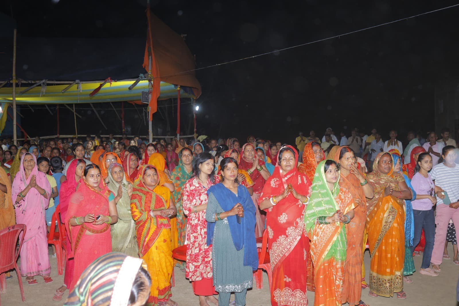 सावन की झमाझम फुहारों के बीच भजनों पर झूमते रहे श्रोता