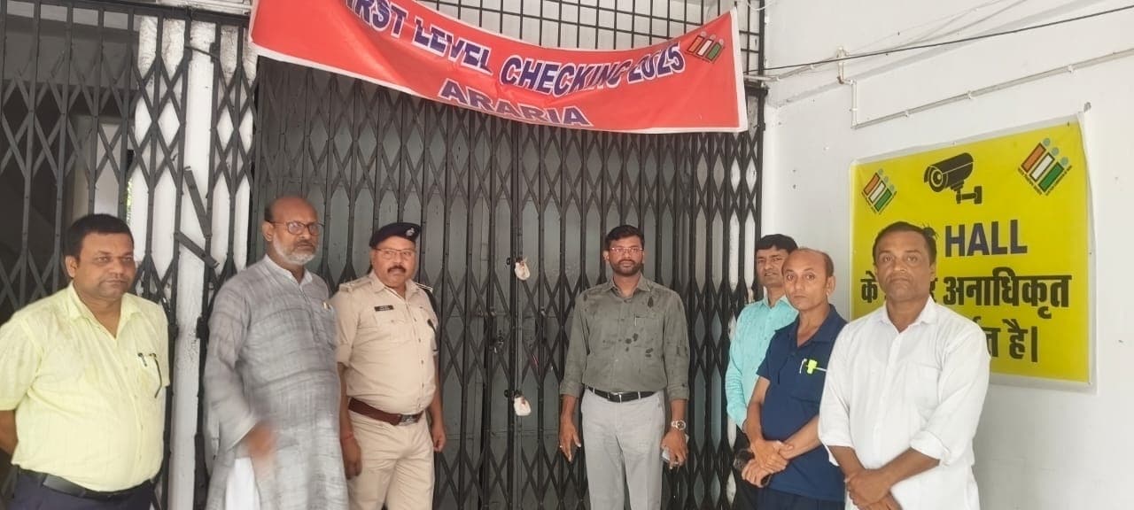 डीएम-एसपी ने किया वेयरहाउस का निरीक्षण