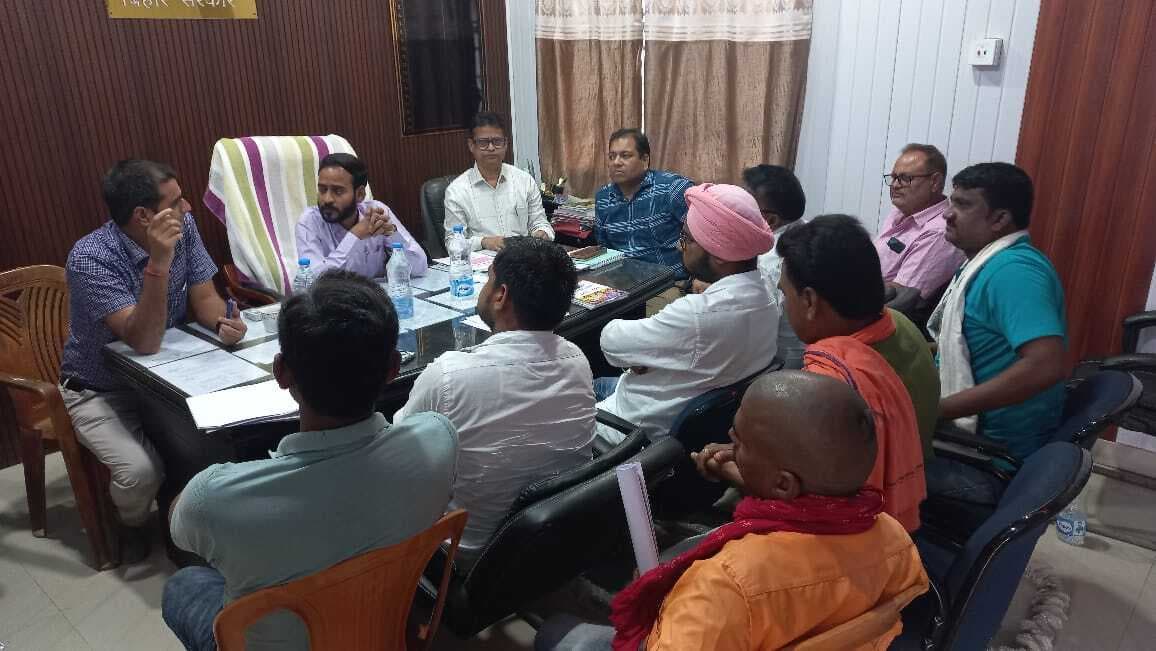 मतदाता पुनरीक्षण को राजनीतिक दलों के साथ की बैठक