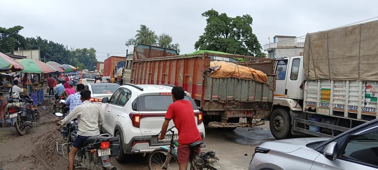 एनएच 31 पर ट्रक खराब होने से तीन घंटे तक लगा भीषण जाम