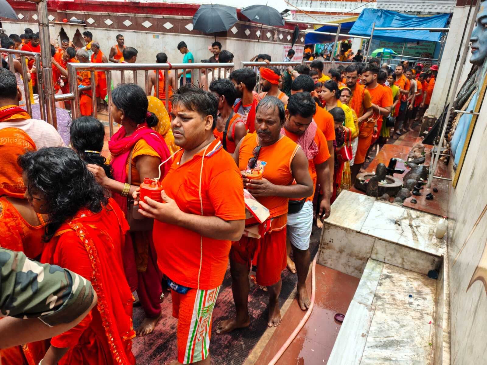 श्रावणी मेला में बाबा फौजदारीनाथ की भक्ति में ओत-प्रोत हुए कांवरिये 82880 कांवरियों ने जलार्पण कर किया स्पर्श पूजन