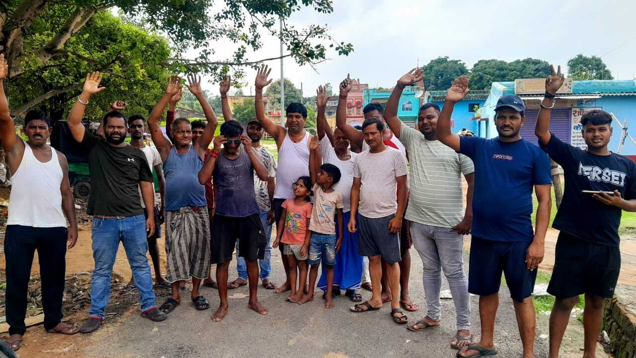 टैंकर से पानी नहीं मिलने से लोगों ने किया प्रदर्शन