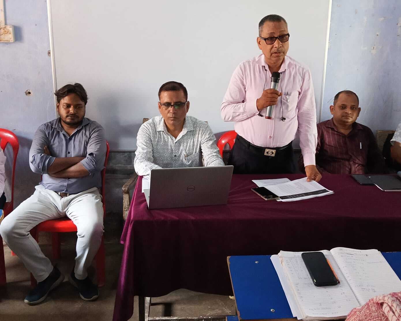 नवोदय विद्यालय का फॉर्म भरने का कार्य अविलंब पूरा करें : बीइइओ