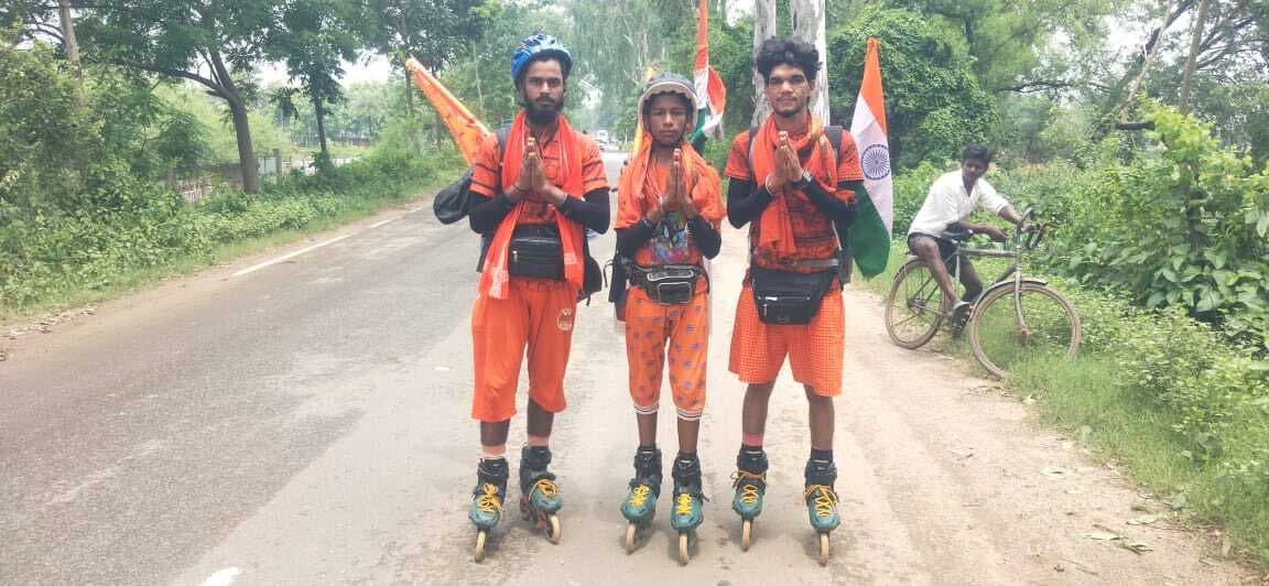 तिरंगा हमारी आन, बान व शान है, जबकि भगवा हमारी पहचान