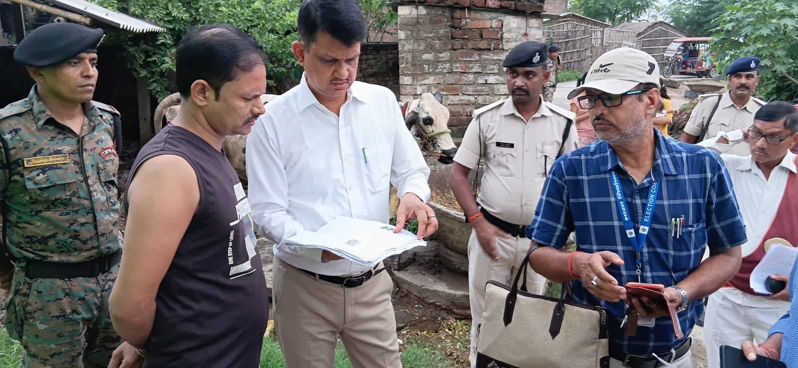 कोई भी योग्य नागरिक मतदाता सूची से वंचित न रहे : डीएम