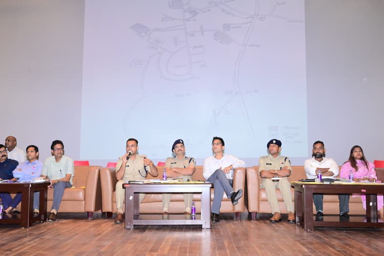 Motihari: आपसी समन्वय बना अपने दायित्वों का निर्वहन करेंगे अधिकारी : डीआइजी