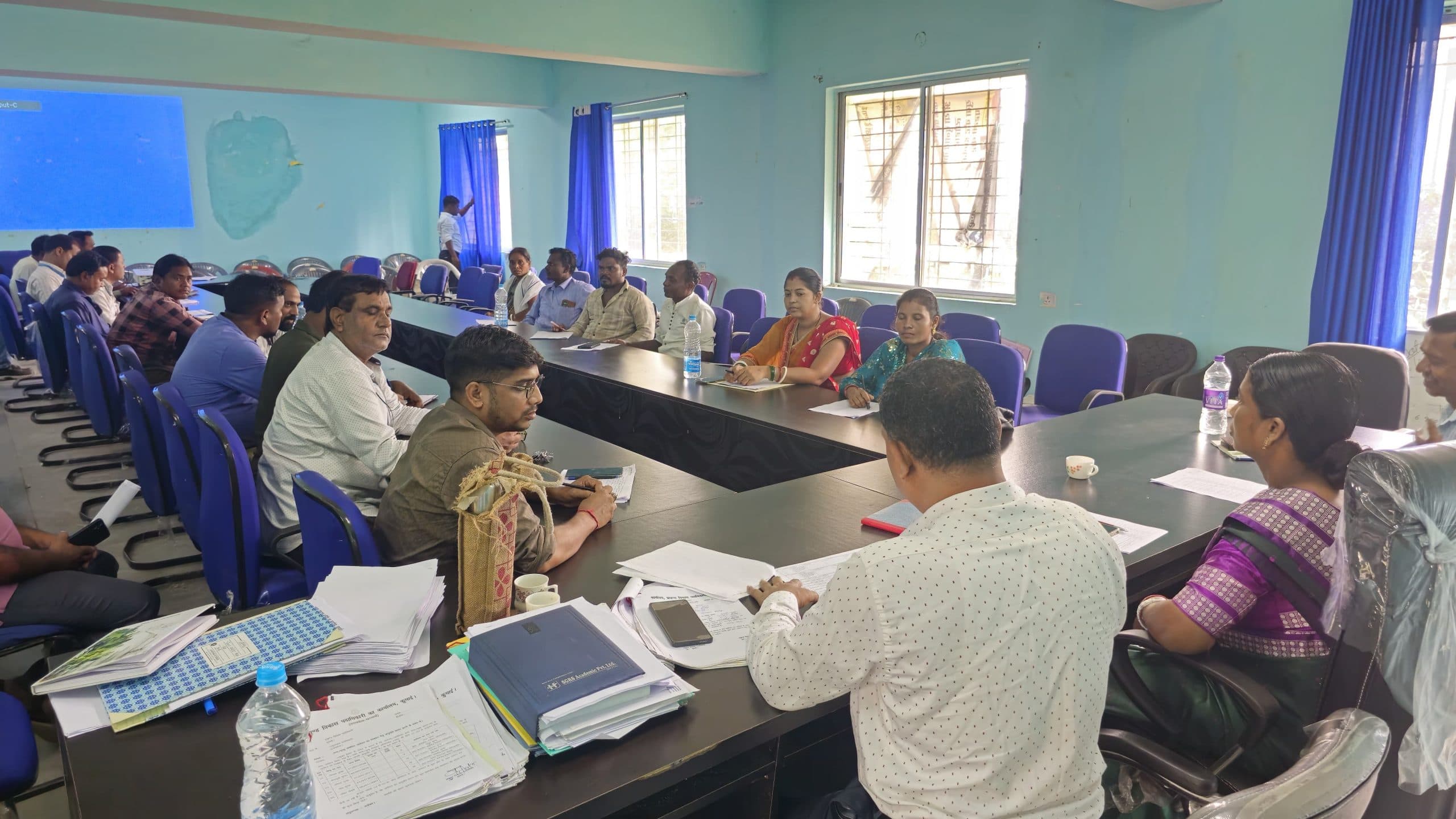 Seraikela Kharsawan News : अपूर्ण योजनाएं पूरी करें विकास कार्यों में तेजी लाएं