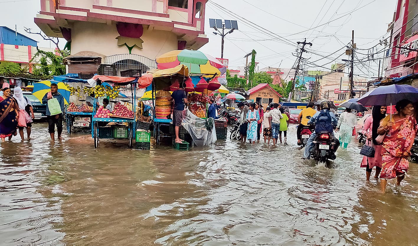 Hajipur News : तीन घंटे की बारिश में डूबा शहर,  प्रमुख चौक चौराहों के साथ गली-मुहल्लों में जलजमाव