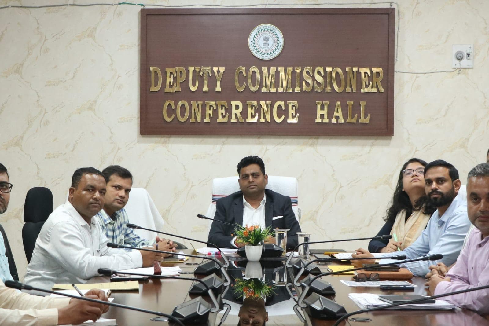 Chaibasa News : पेयजल आपूर्ति अतिआवश्यक सेवा लापरवाही बर्दाश्त नहीं करेंगे : डीसी