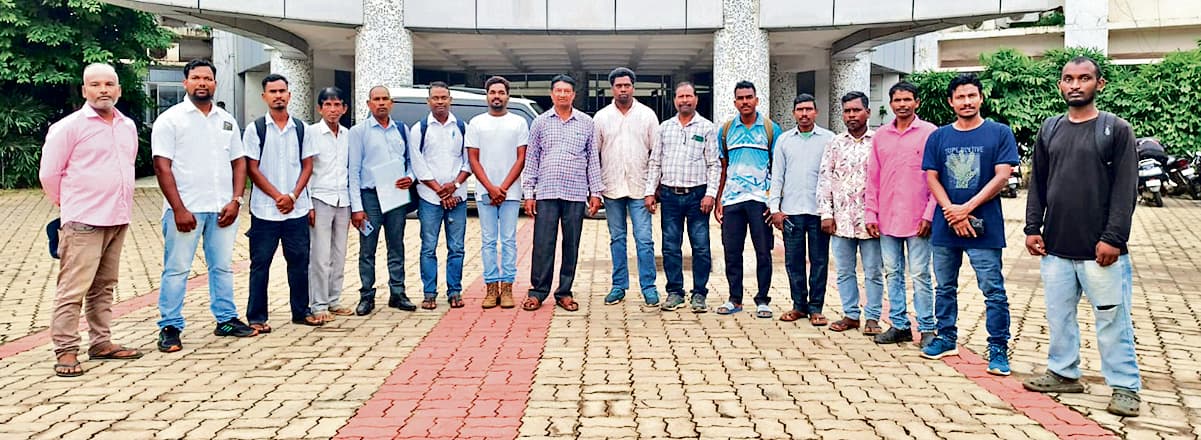 Chaibasa News : समन्वय की कमी से अटके समाधान, सरकारी संपत्ति असुरक्षित