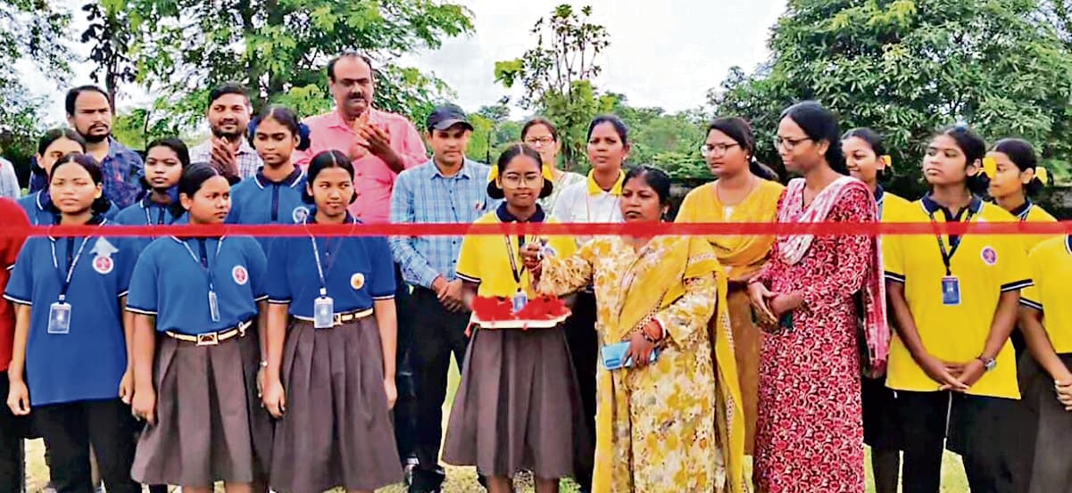 Seraikela Kharsawan News : निरोग जीवन का आधार है योग: पान