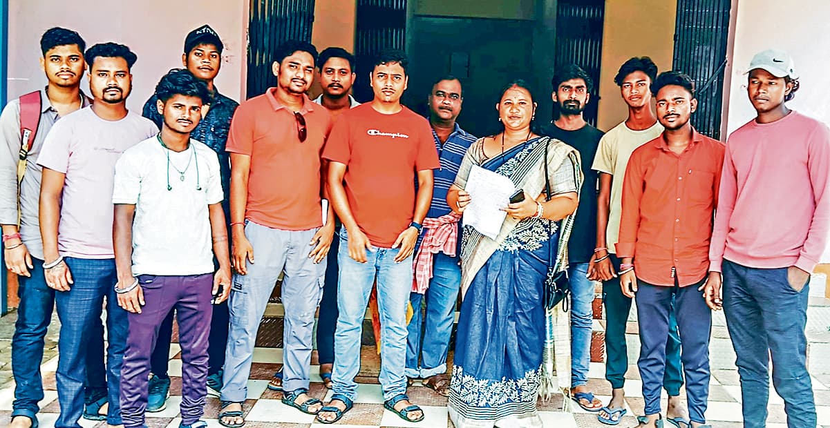 East Singhbhum News : ट्रांसफॉर्मर खराब, 7 दिनों से अंधेरे में असित कॉलोनी