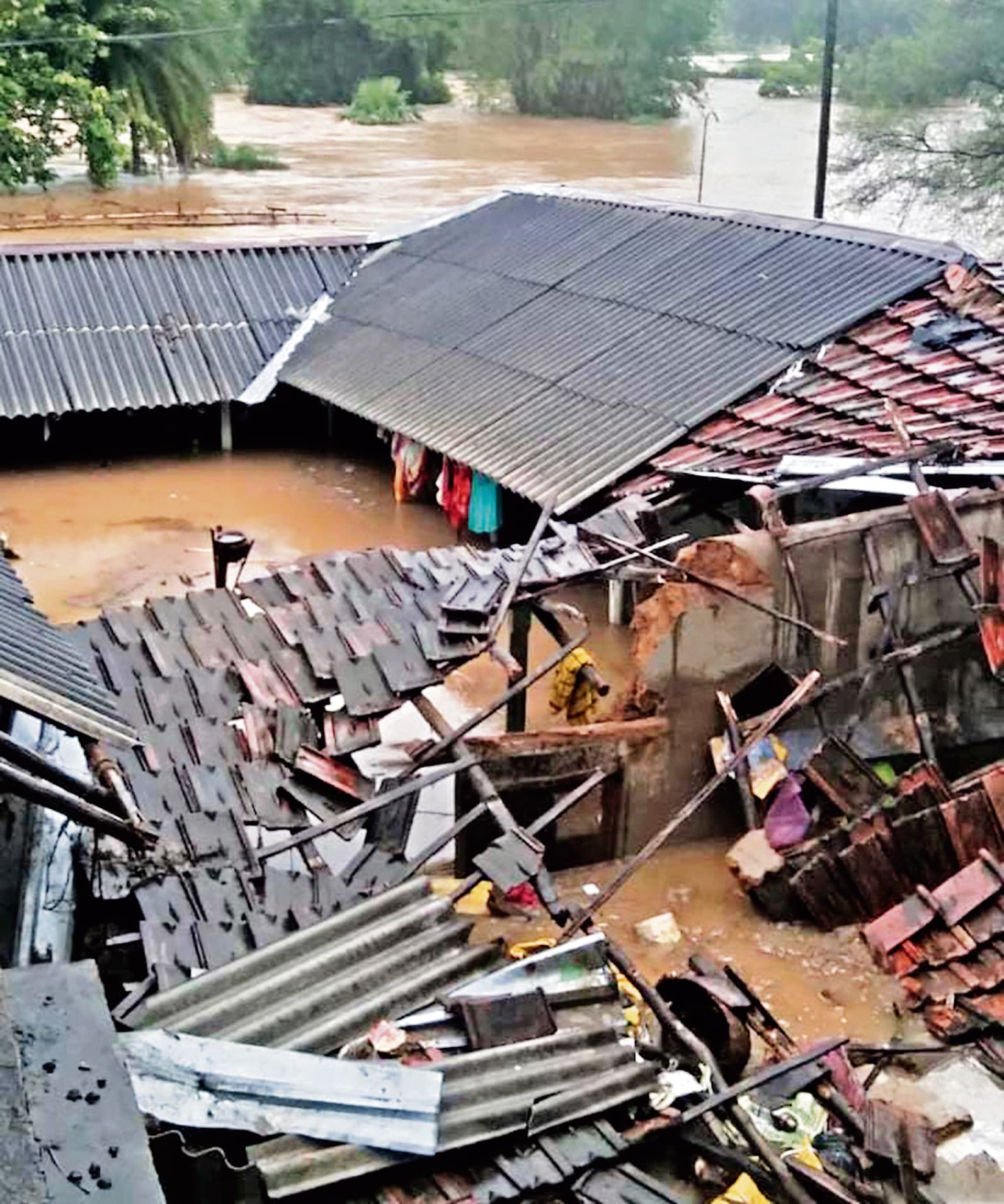 East Singhbhum News : कुदरत का कहर, सैकड़ों परिवार बेघर