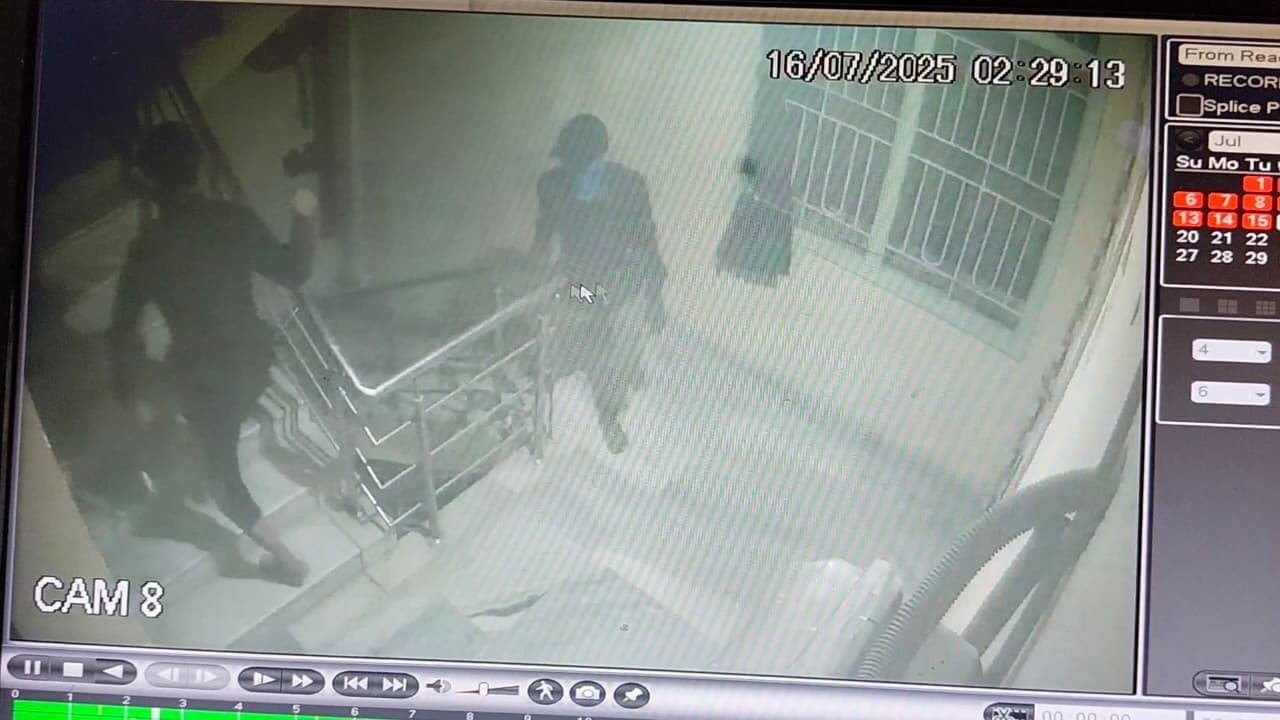 सेवानिवृत बैंक मैनेजर व स्कूल संचालक के फ्लैट से दस लाख की संपत्ति चोरी