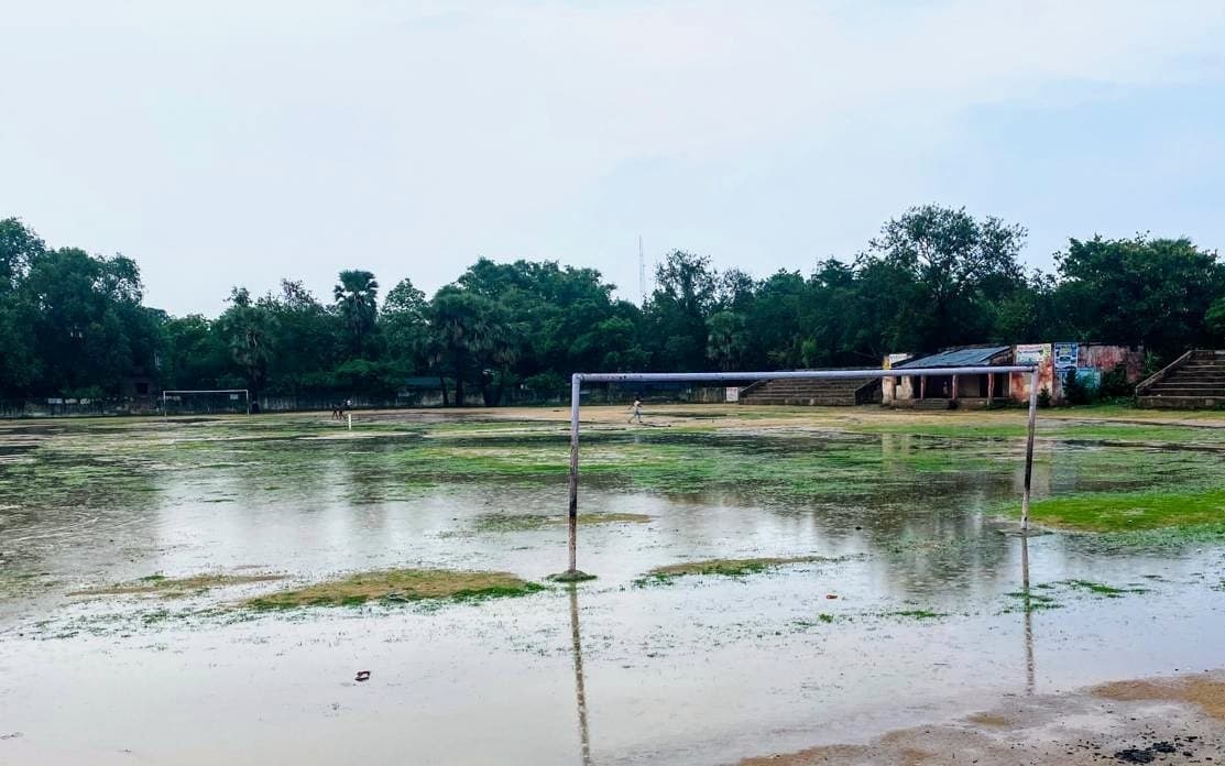 झील में तब्दील हुआ निशान सिंह स्टेडियम, खिलाड़ी मायूस