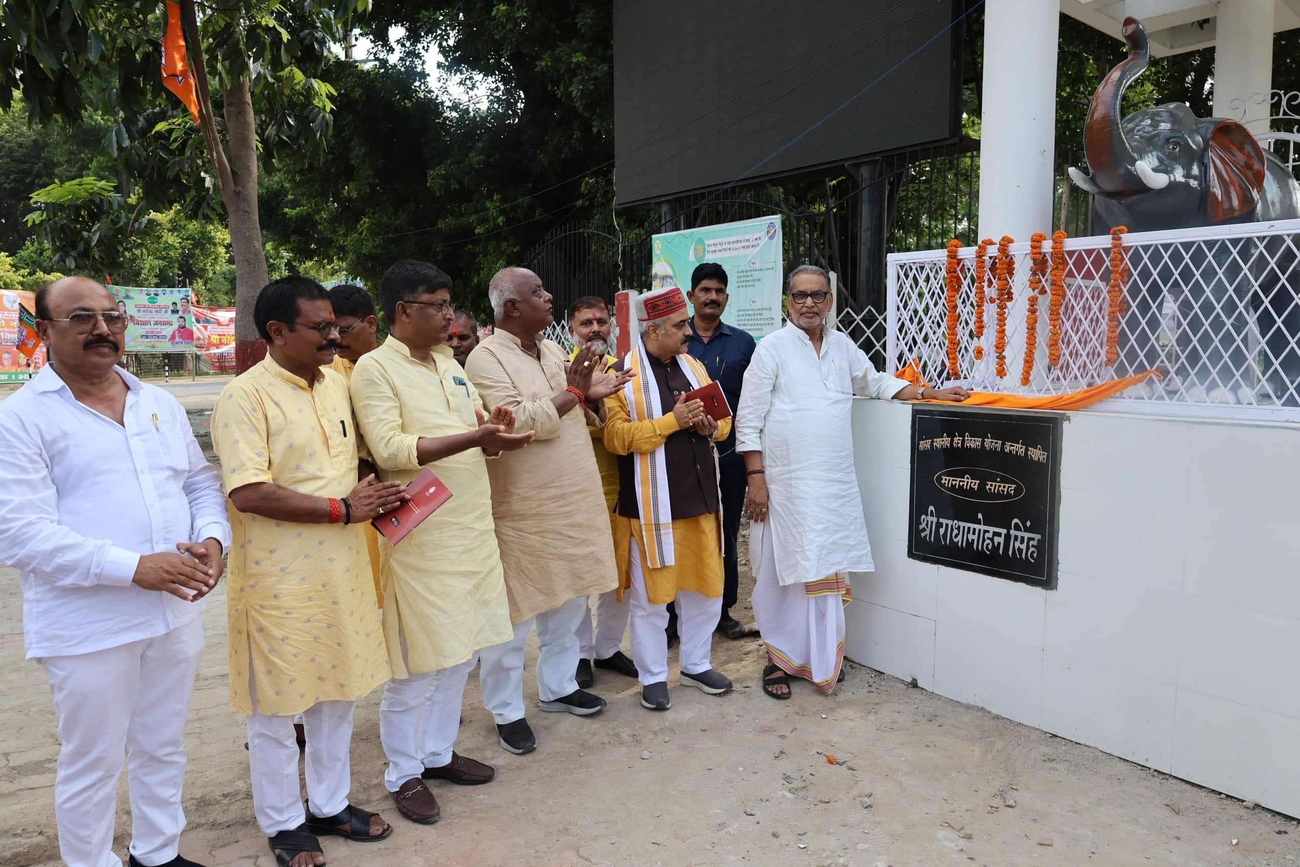 Motihari: गज व गौ माता की प्रतिमा को सांसद ने किया अनावरण