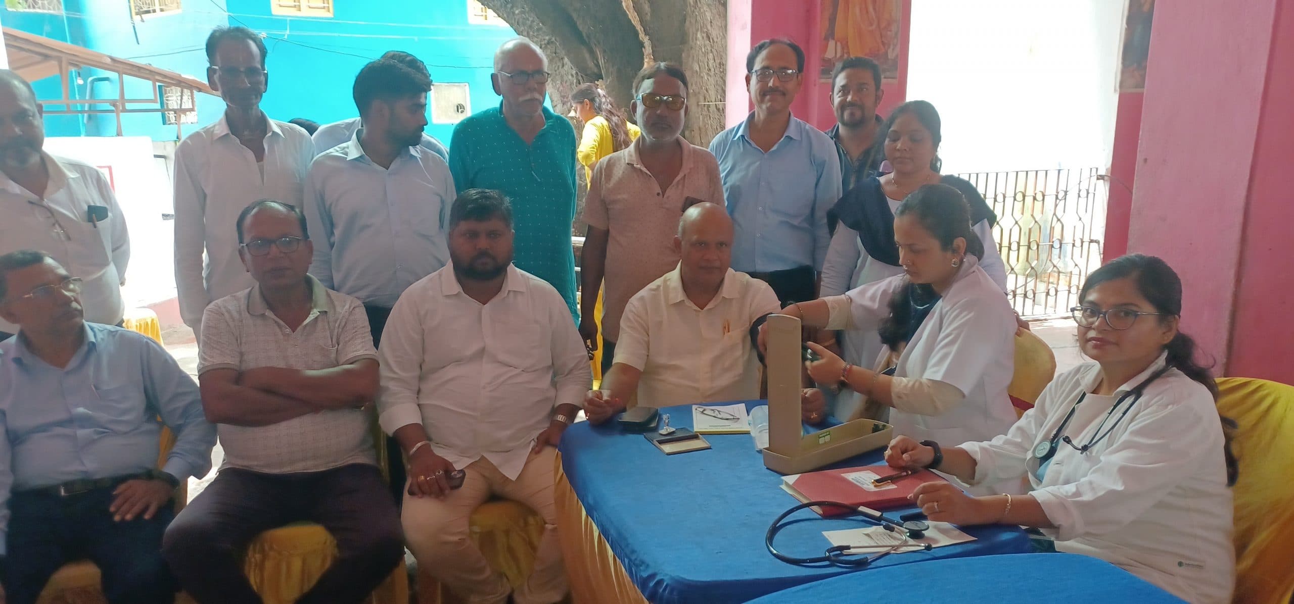 Dhanbad News : इसीएल ने गोस्वामी पाड़ा में किया स्वास्थ्य जांच शिविर का आयोजन