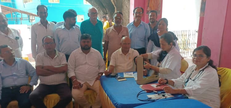 Dhanbad News : इसीएल ने गोस्वामी पाड़ा में किया स्वास्थ्य जांच शिविर का आयोजन