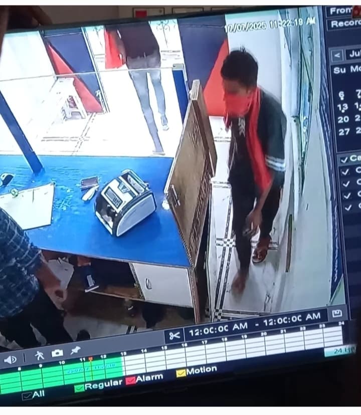 Saran News : बैंक ऑफ इंडिया के सीएसपी से 62 हजार की लूट, हथियारबंद नकाबपोश अपराधियों ने दिया वारदात को अंजाम