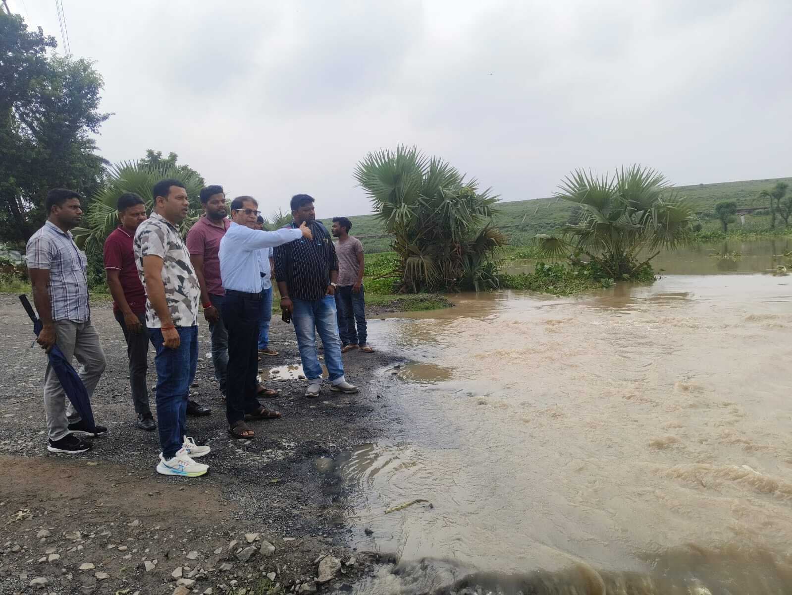 फरक्का विधायक ने निसिंद्रा कटान का लिया जायजा