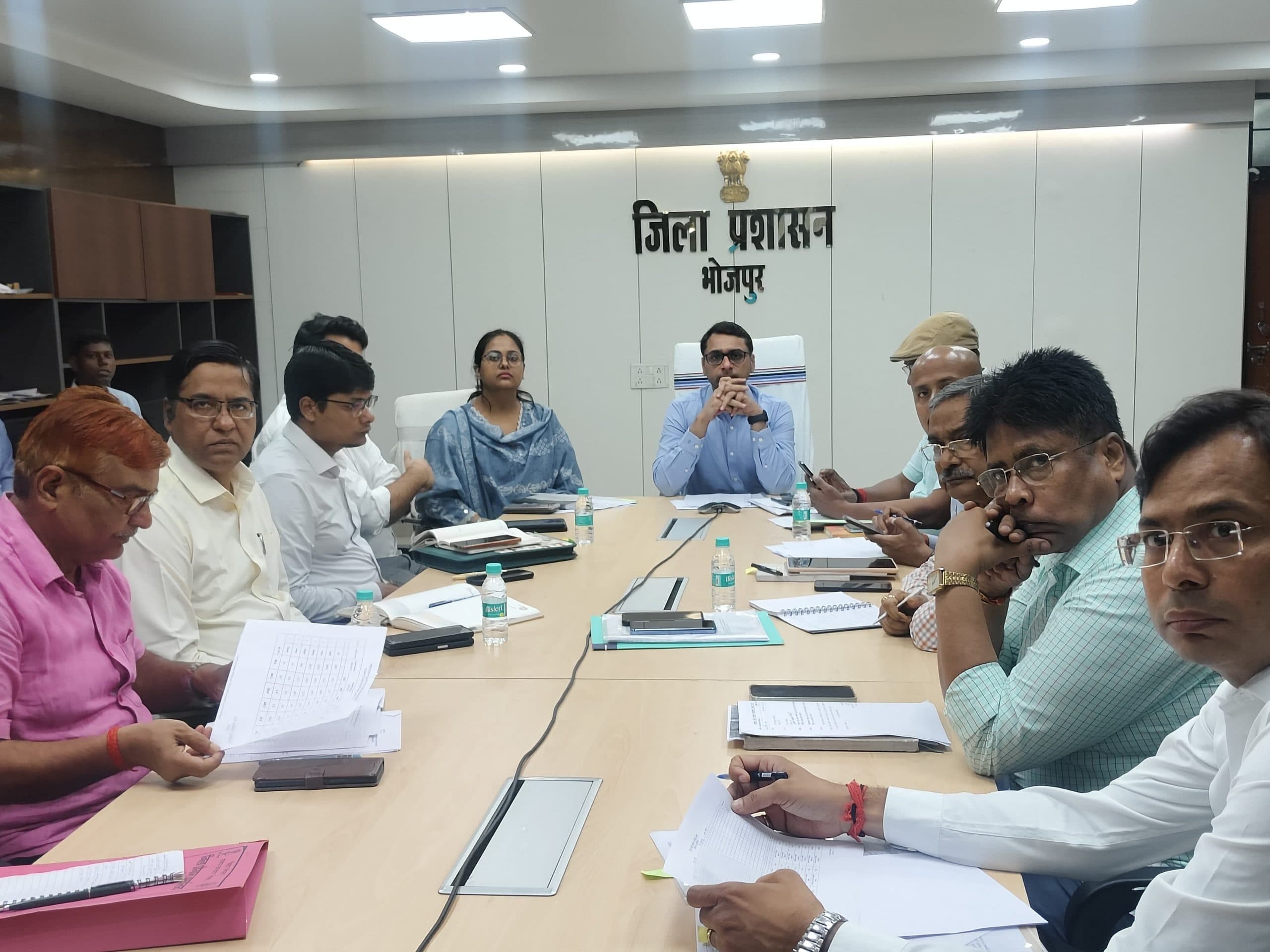 बाढ़ जैसी आपदा की स्थिति में किसी भी स्तर कीर लापरवाही बर्दाश्त नहीं : डीएम