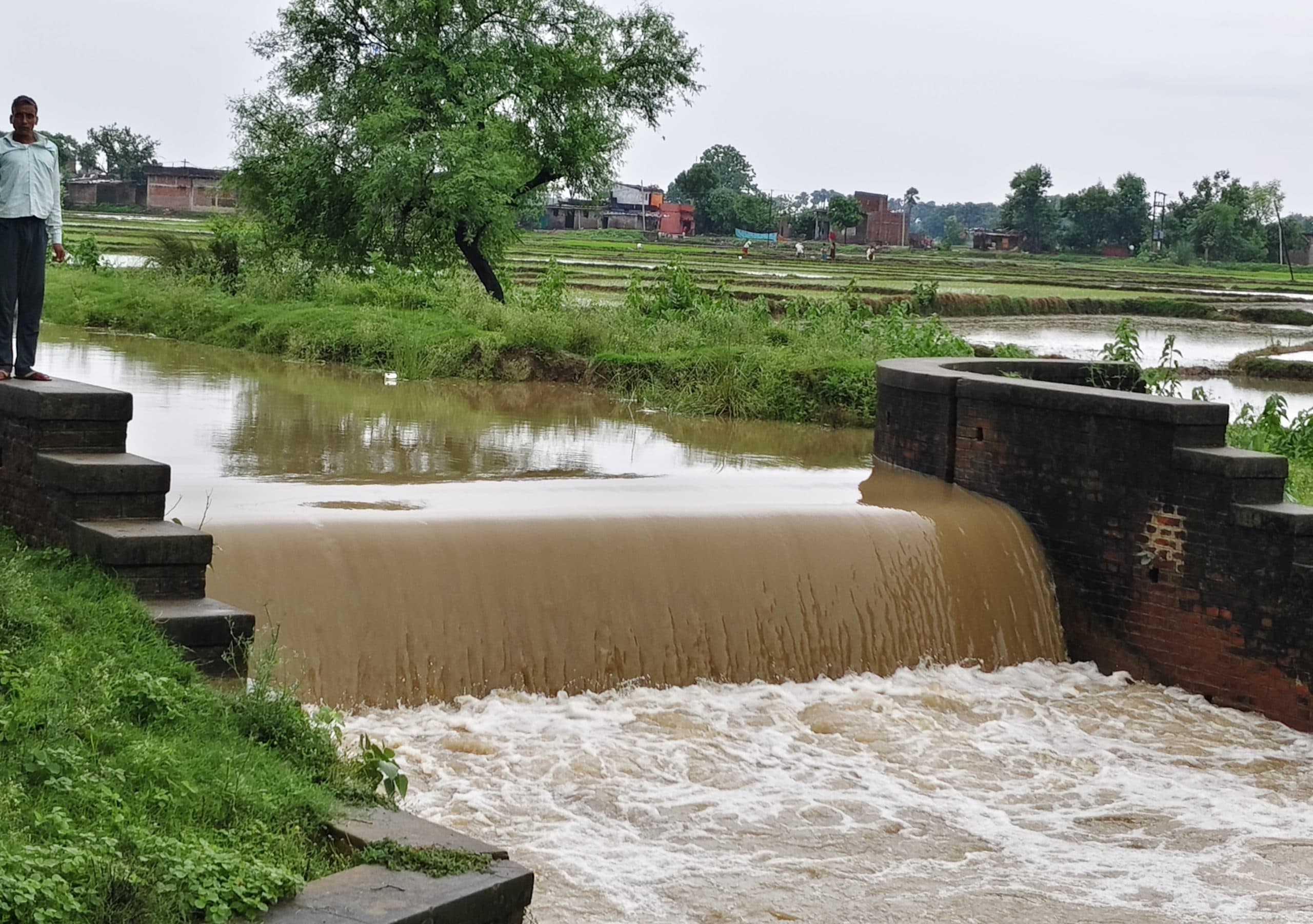 अपर मोरहर नहर में पहुंचा पानी, किसानों के चेहरे खिले