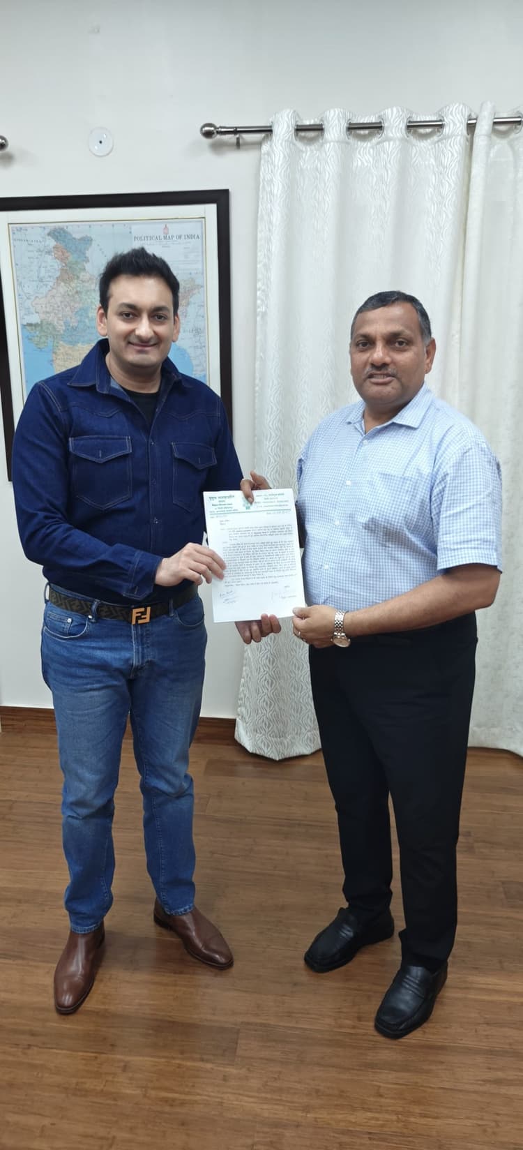 बहोरवा-बेलडाबर पथ के पुनरीक्षित प्राक्कलन की स्वीकृति के लिए युसुफ ने सौंपा ज्ञापन