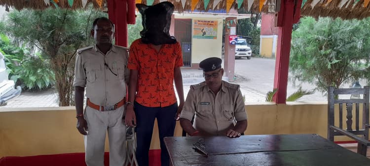 मामूली कहासुनी में भतीजे ने चाचा पर तान दिया कट्टा, गिरफ्तार