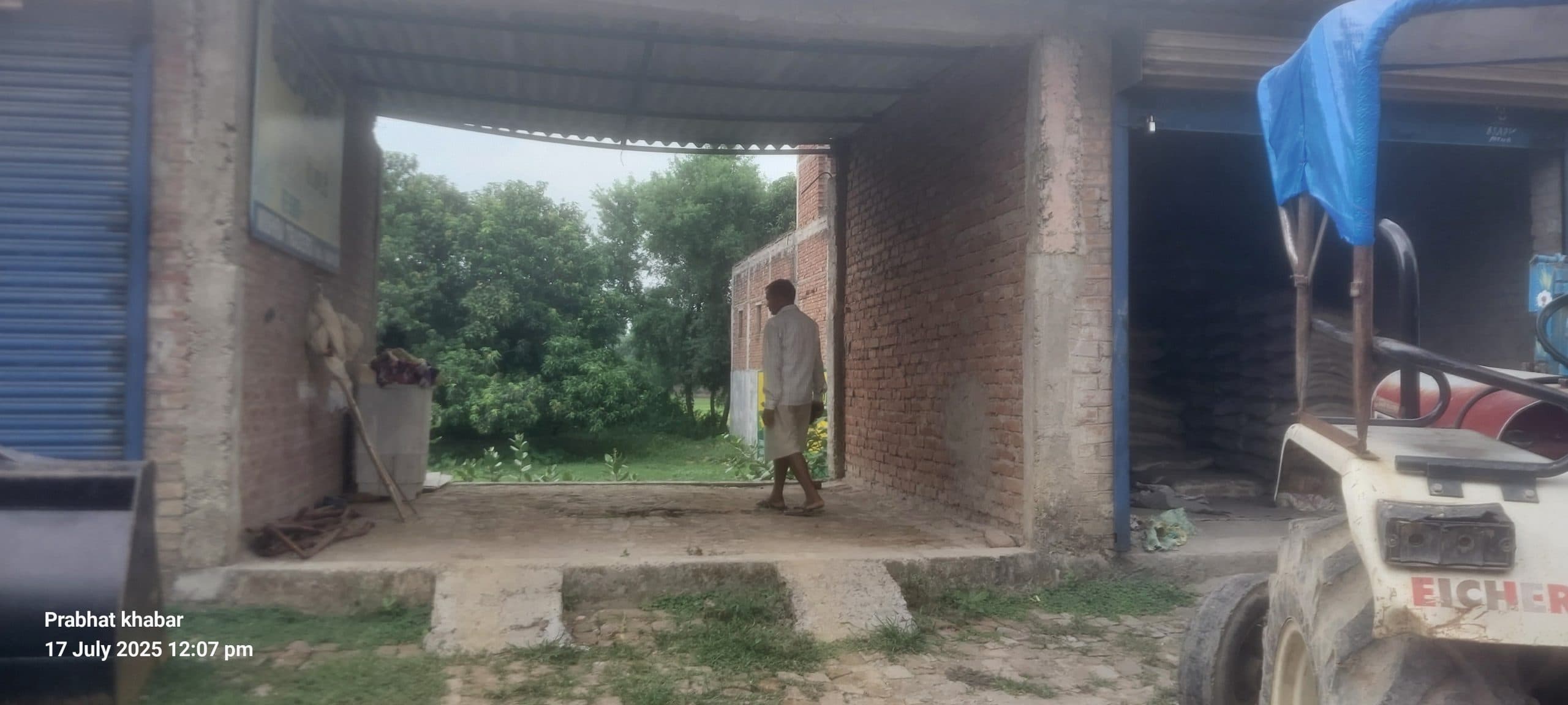 कटेया में थाने के पास से नगर कार्यपालक पदाधिकारी की सरकारी स्कॉर्पियो चोरी