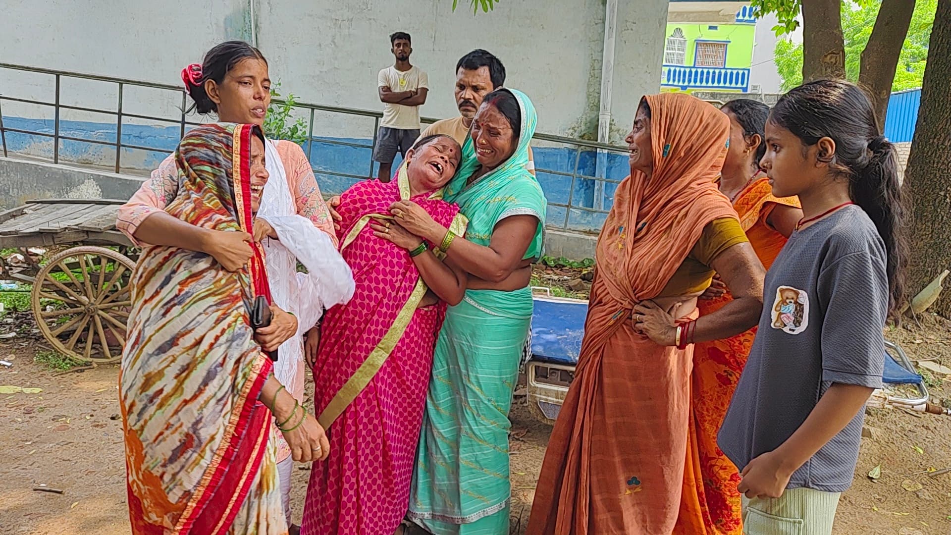 छज्जा की कुंडी से लटका मिला महिला का शव, सनसनी