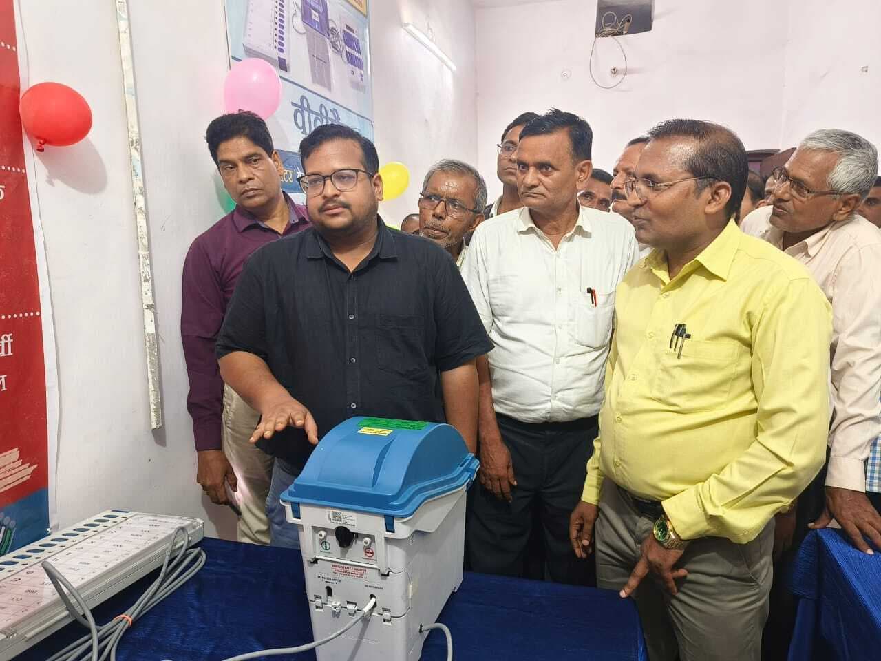 आम लोग मतदान प्रक्रिया को समझें और जागरूक बनें : एसडीओ