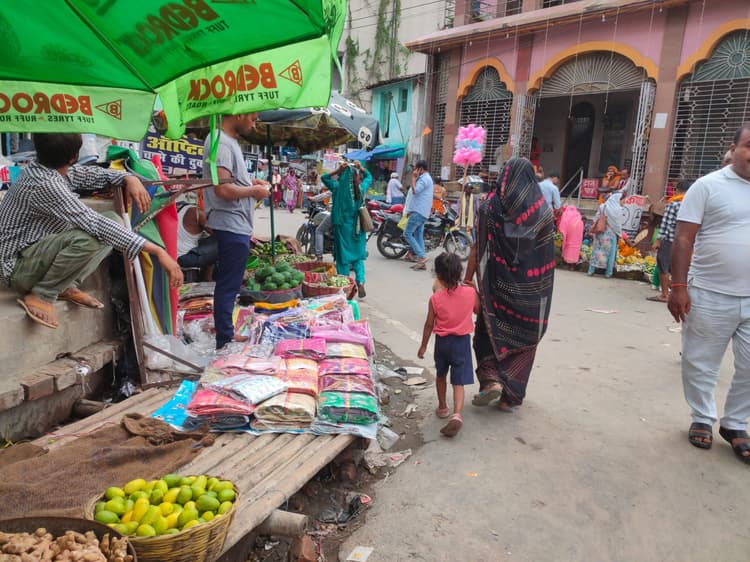 hajipur news नालों पर अतिक्रमण से ठीक से नहीं हुई उड़ाही, हल्की बारिश में भी हो रहा जलजमाव