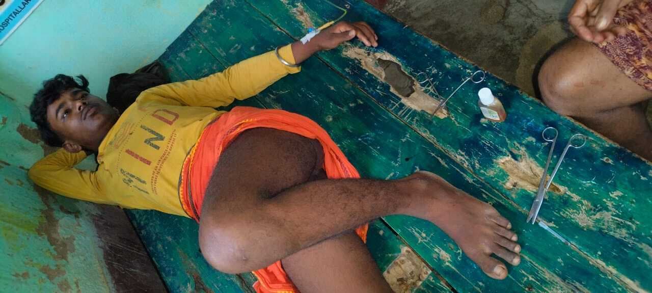 ई-रिक्शा पलटने से चालक सहित तीन जख्मी