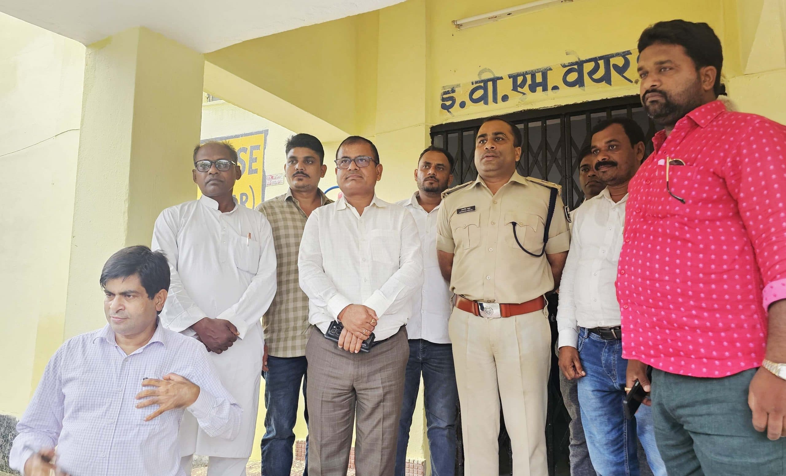 पुनरीक्षण में बीएलओ व बीएलए की भूमिका अहम, संग्रह करें प्रपत्र : डीएम