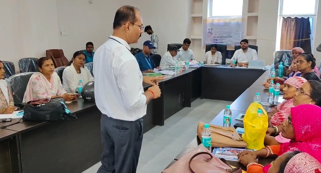 बच्चों के टीकाकरण को एएनम व आशा की हुई बैठक